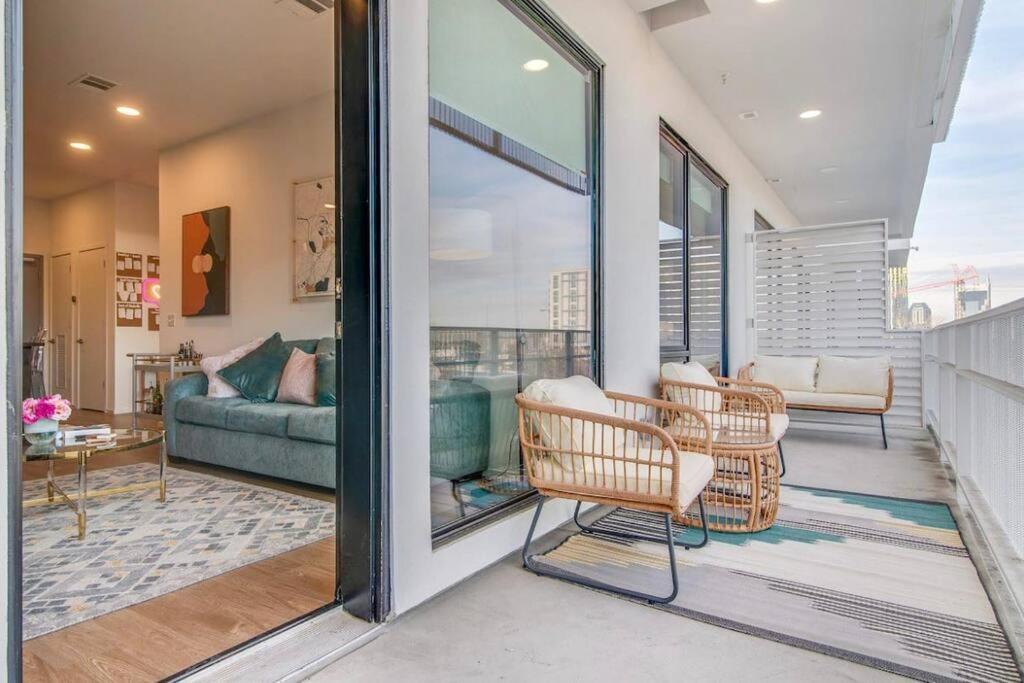 Stylish Downtown Condo W/ Pool & Parking Nashville Exterior photo
