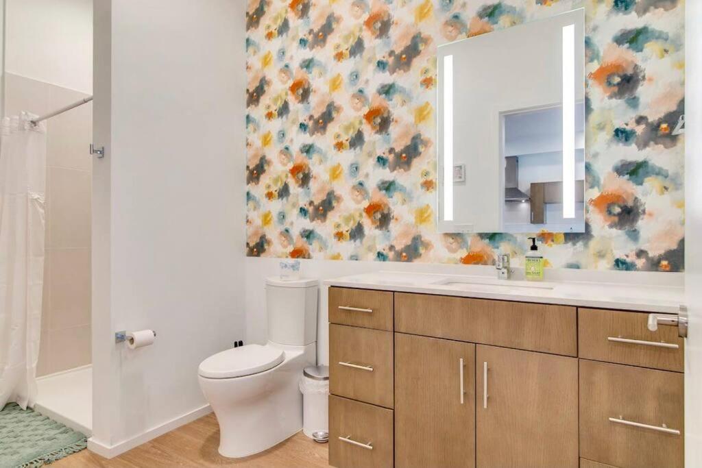 Stylish Downtown Condo W/ Pool & Parking Nashville Exterior photo