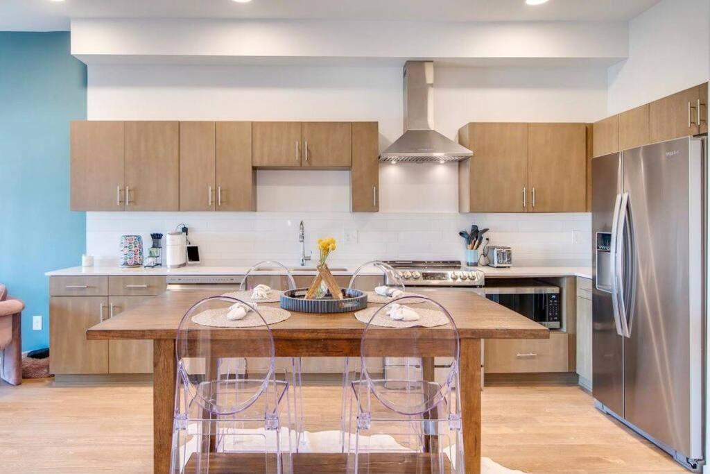 Stylish Downtown Condo W/ Pool & Parking Nashville Exterior photo