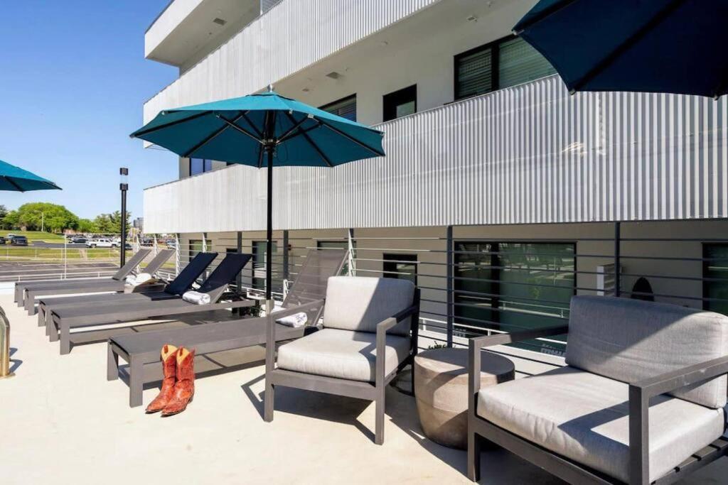 Stylish Downtown Condo W/ Pool & Parking Nashville Exterior photo