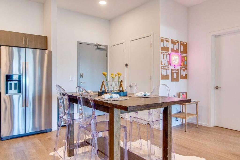 Stylish Downtown Condo W/ Pool & Parking Nashville Exterior photo