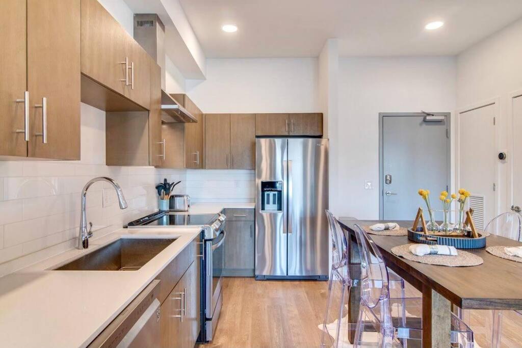 Stylish Downtown Condo W/ Pool & Parking Nashville Exterior photo