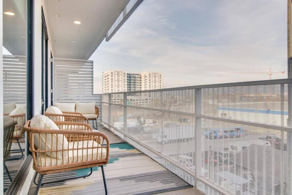 Stylish Downtown Condo W/ Pool & Parking Nashville Exterior photo