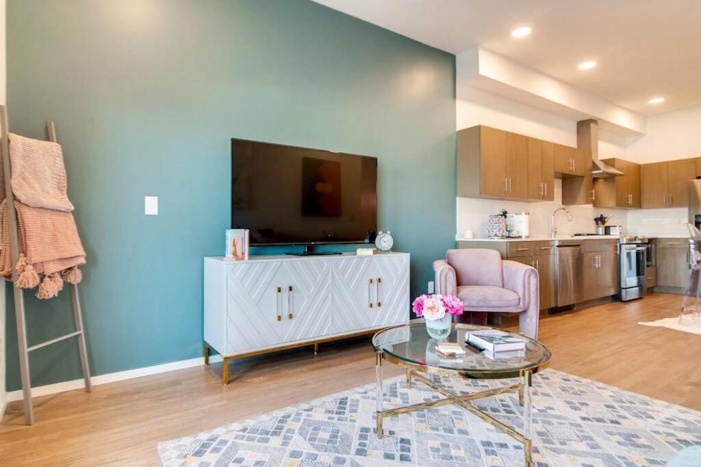 Stylish Downtown Condo W/ Pool & Parking Nashville Exterior photo