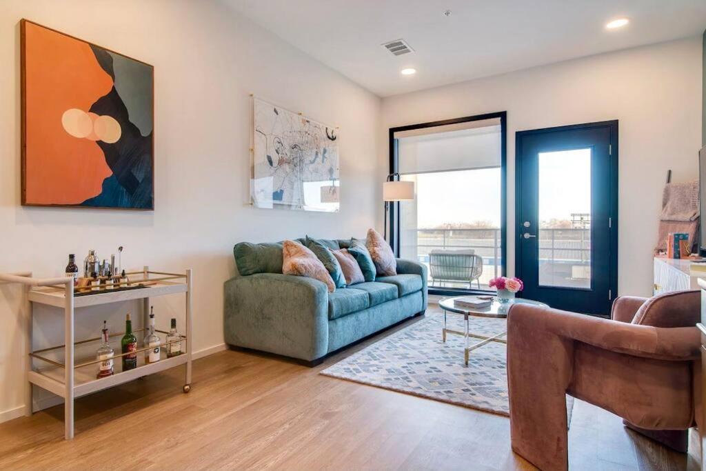 Stylish Downtown Condo W/ Pool & Parking Nashville Exterior photo