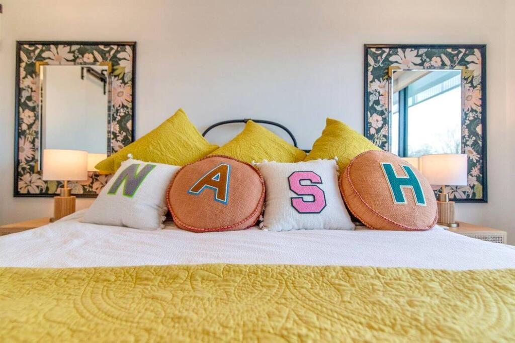 Stylish Downtown Condo W/ Pool & Parking Nashville Exterior photo