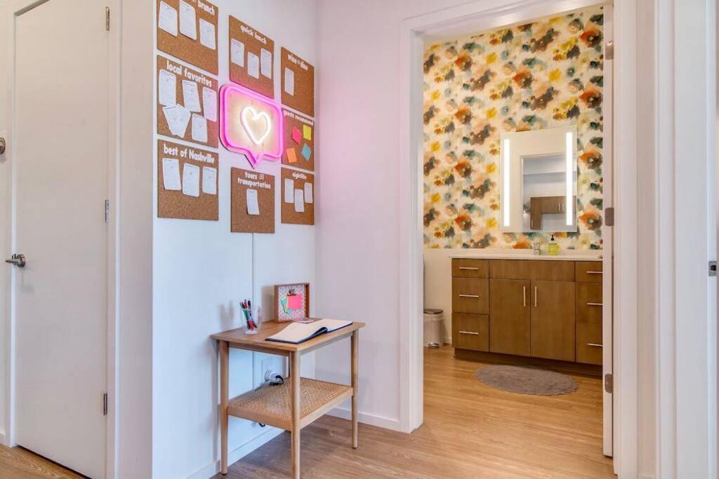 Stylish Downtown Condo W/ Pool & Parking Nashville Exterior photo