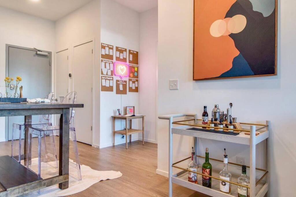 Stylish Downtown Condo W/ Pool & Parking Nashville Exterior photo