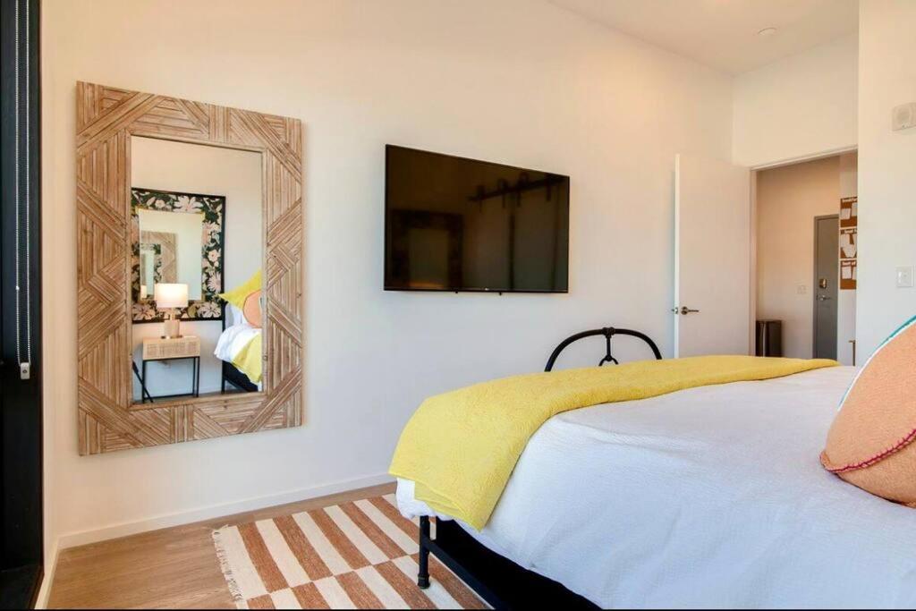 Stylish Downtown Condo W/ Pool & Parking Nashville Exterior photo