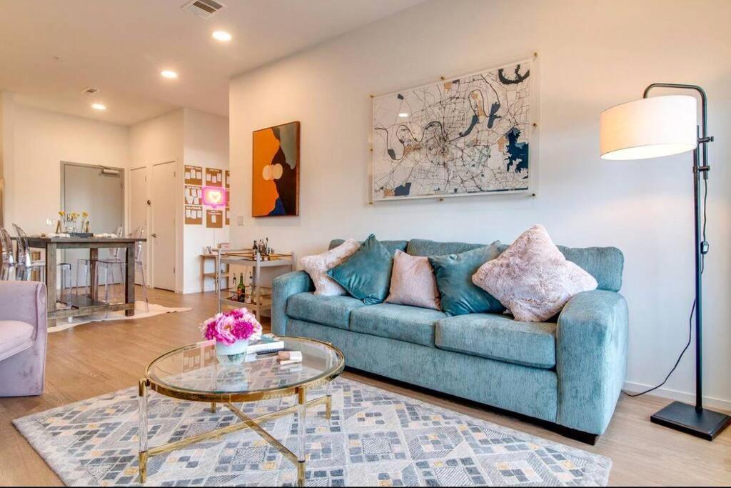 Stylish Downtown Condo W/ Pool & Parking Nashville Exterior photo